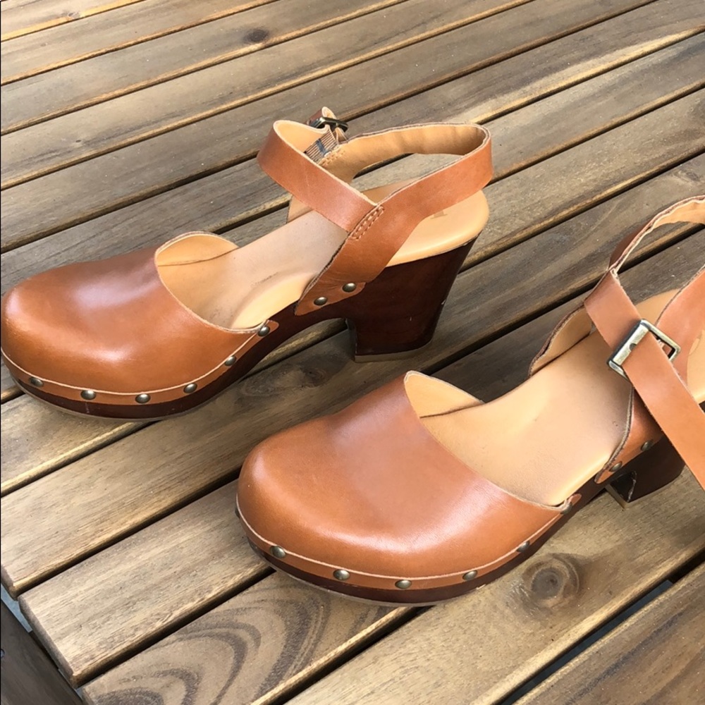 Wooden sole leather Clogs